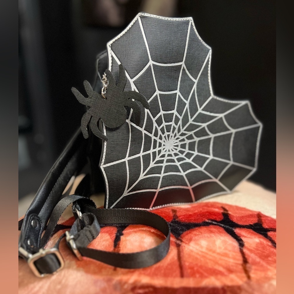 🖤🕷️🕸️NWOT-MAD Engine Heart Shaped Black Spider Web Backpack 🖤🕸️🕷️